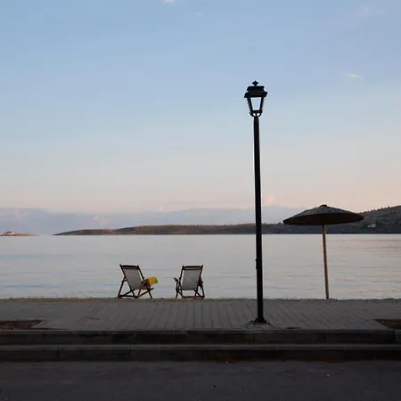 Nerissa Seafront Apartment Itea Exterior photo