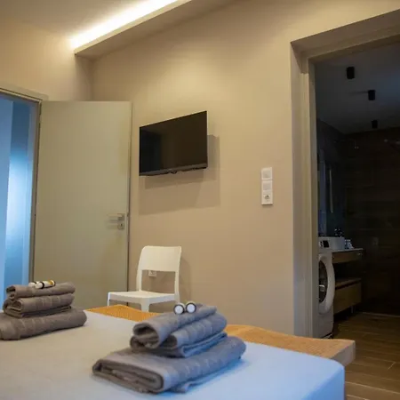 Nerissa Seafront Apartment Itea Exterior photo