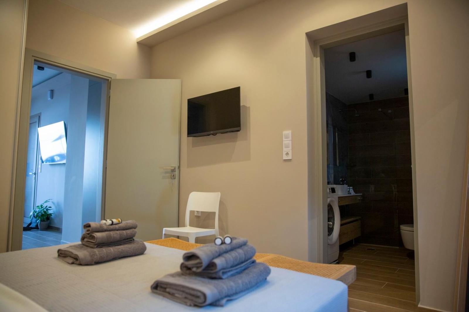 Nerissa Seafront Apartment Itea